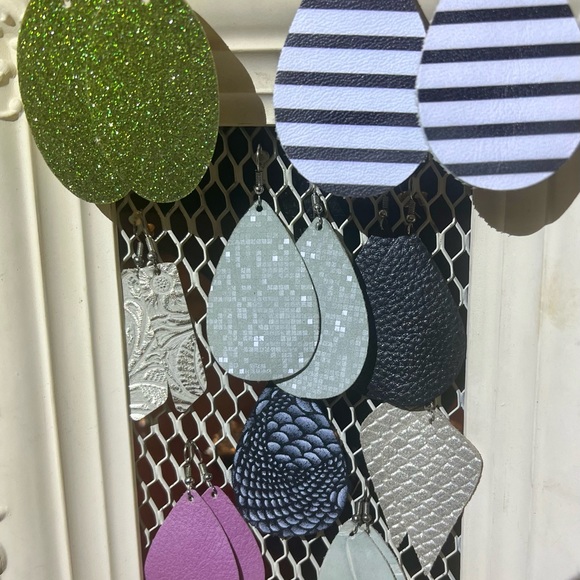 Lot of Nine Sets of Leather Earrings - Picture 3 of 3